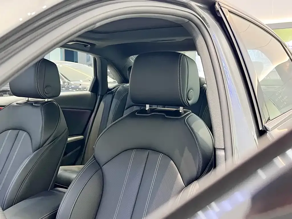 Audi A4L 2024 из CN, фото 6