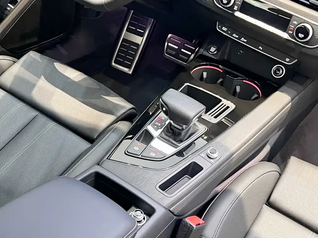 Audi A4L 2024 из CN, фото 9