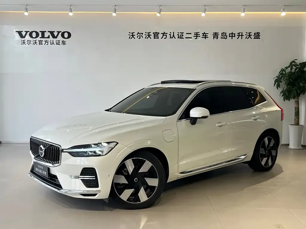Volvo XC60 PHEV — фото 1