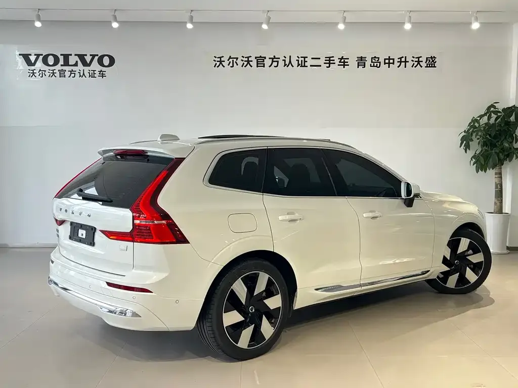 Volvo XC60 PHEV — фото 3
