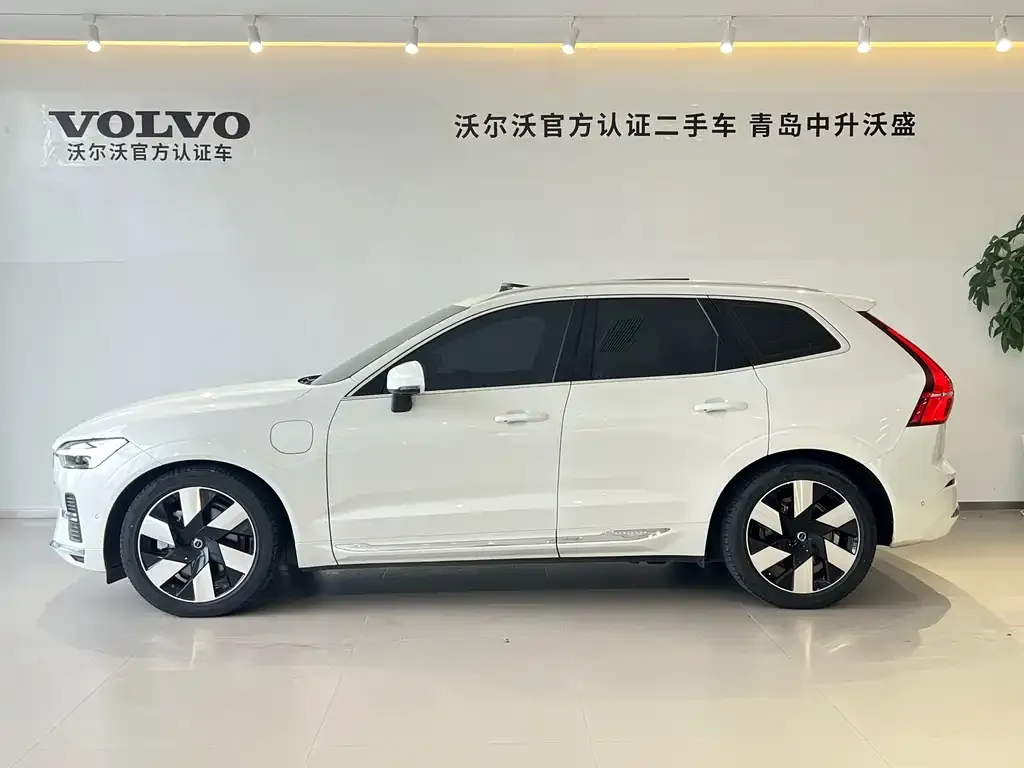 Volvo XC60 PHEV — фото 6