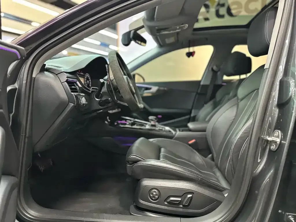 Audi A4L 2021 из CN, фото 8