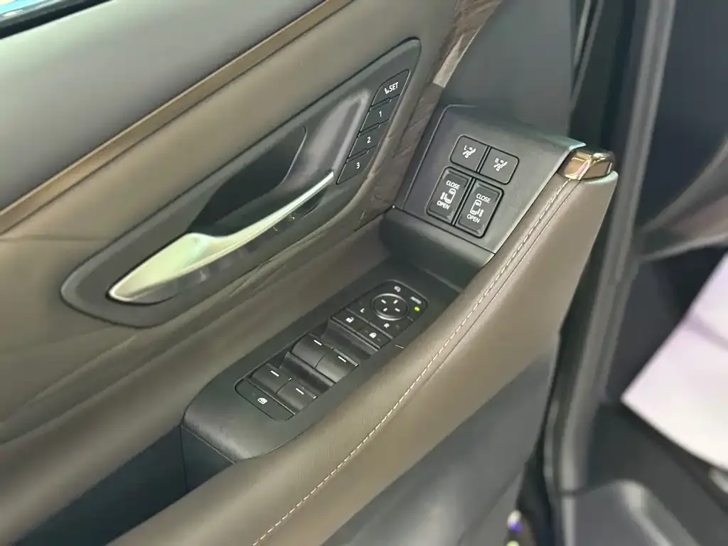 Toyota Vellfire 2024 из CN, фото 8