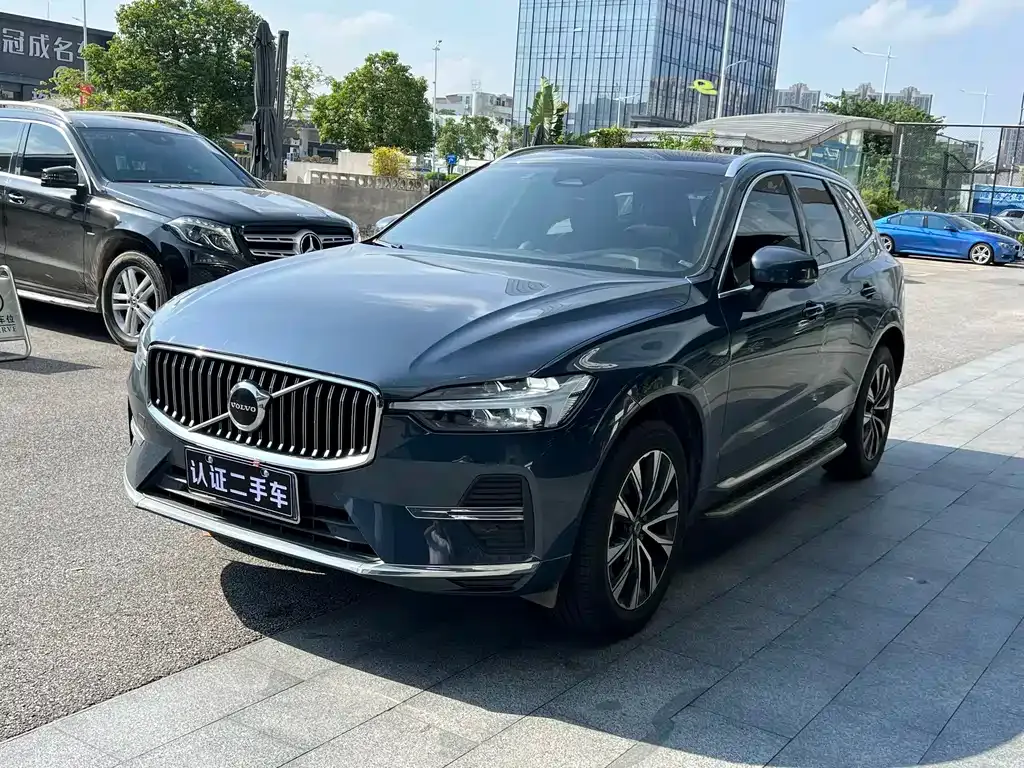 Volvo XC60 — фото 1