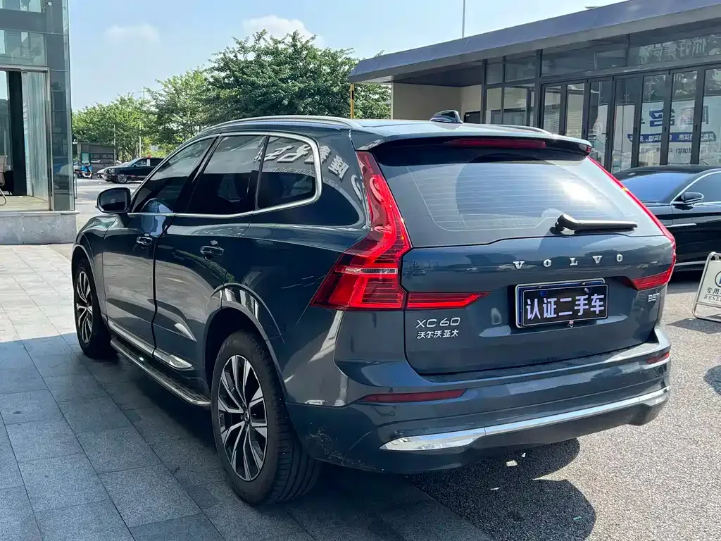 Volvo XC60 — фото 8