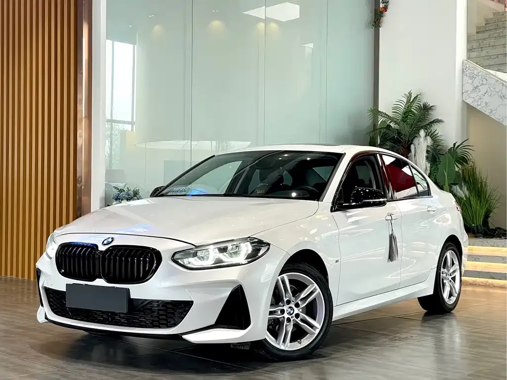 BMW 1 Series 2021 из CN, фото 1