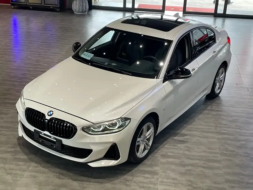 BMW 1 Series 2021 из CN, фото 3