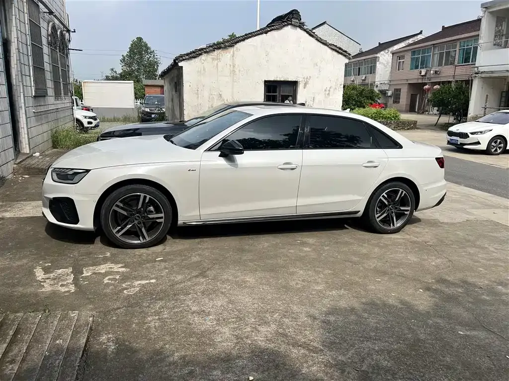 Audi A4L 2023 из CN, фото 3