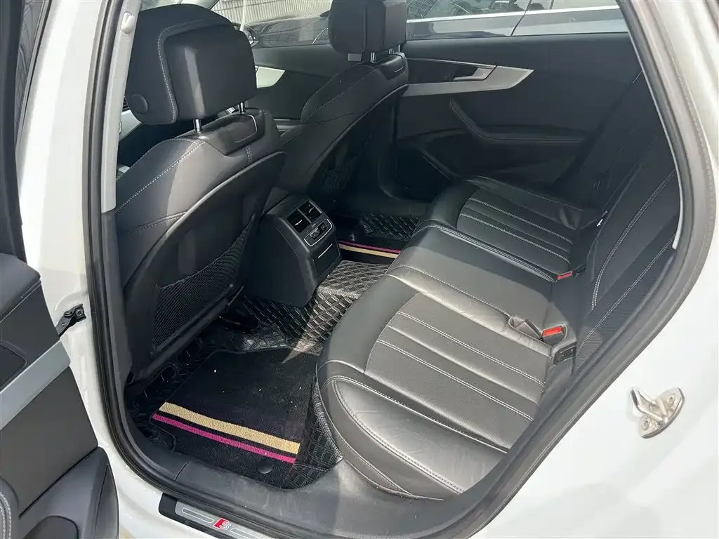 Audi A4L 2023 из CN, фото 7