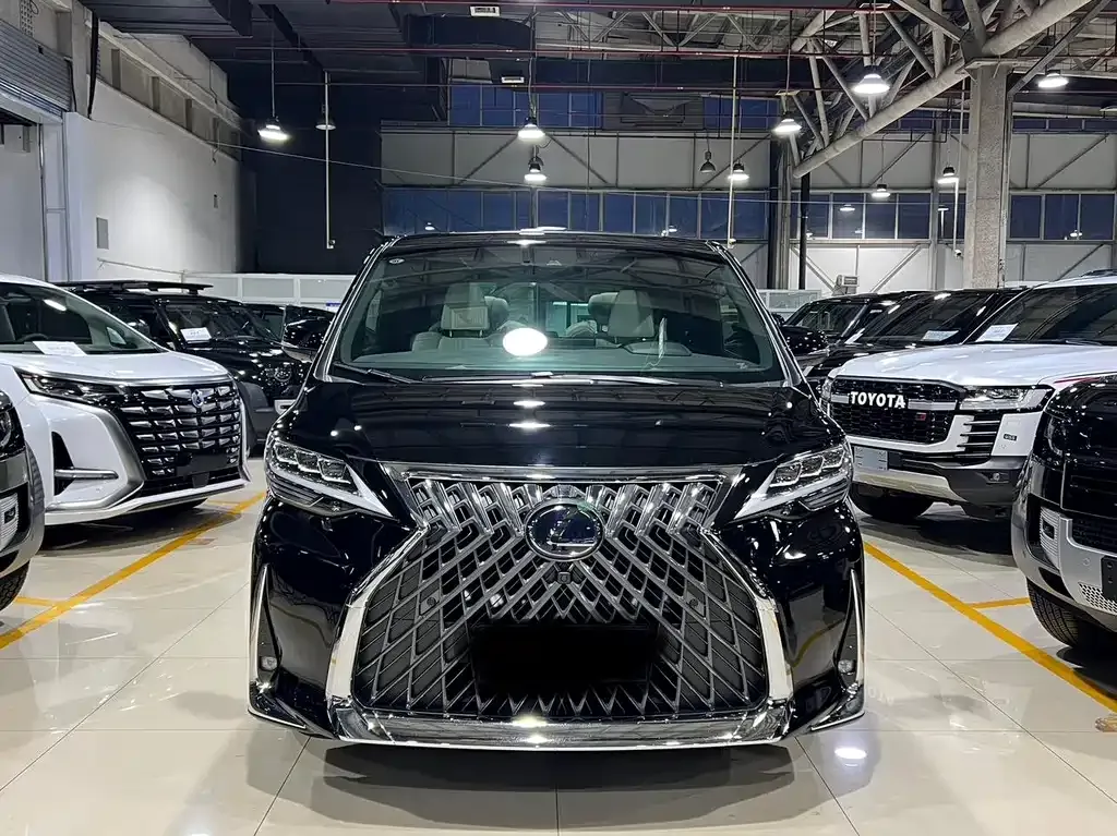 Lexus LM — фото 3