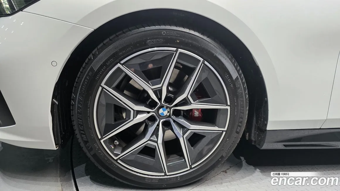 BMW 5-Series 2025 из KR, фото 5