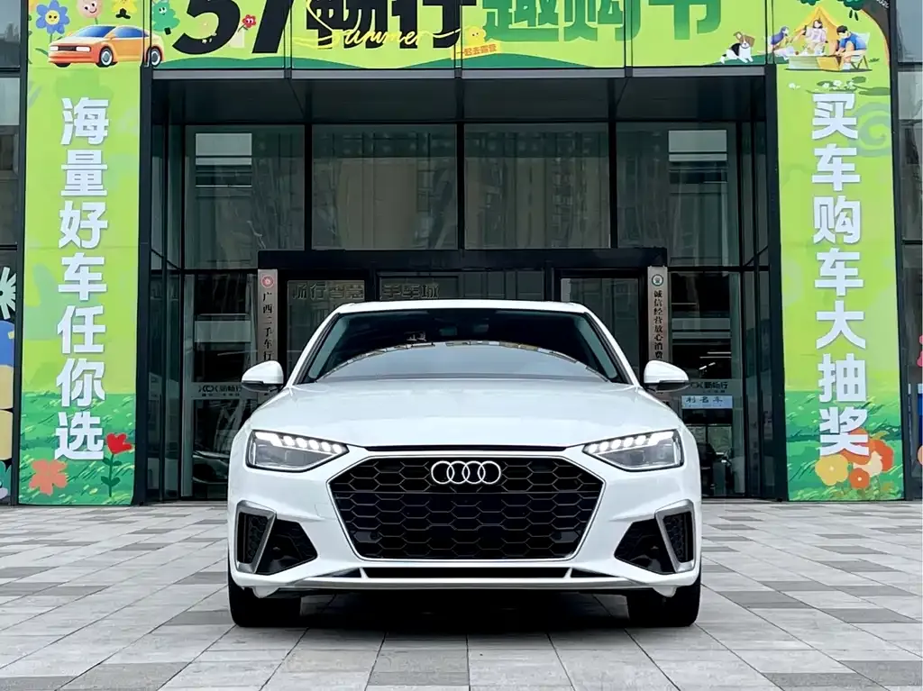 Audi A4L 2022 из CN, фото 2