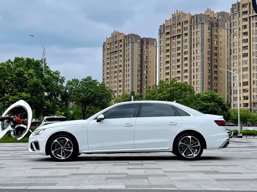 Audi A4L 2022 из CN, фото 4