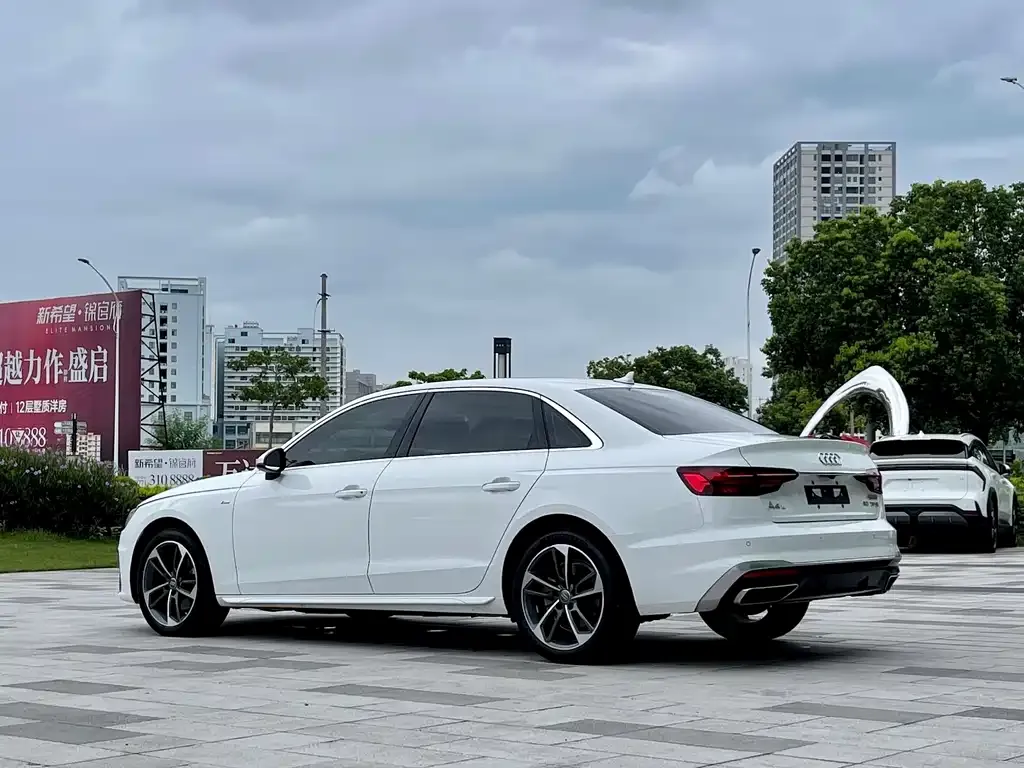 Audi A4L 2022 из CN, фото 5