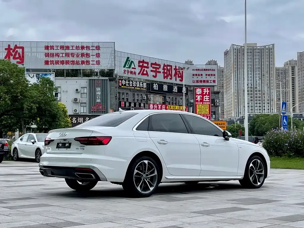 Audi A4L 2022 из CN, фото 7