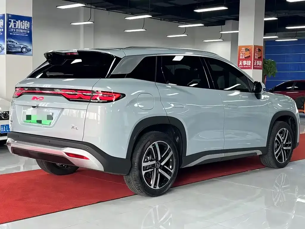 BYD L DM-i — фото 9