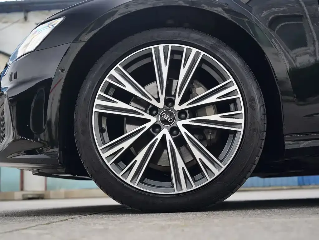 Audi A6L 2023 из CN, фото 10