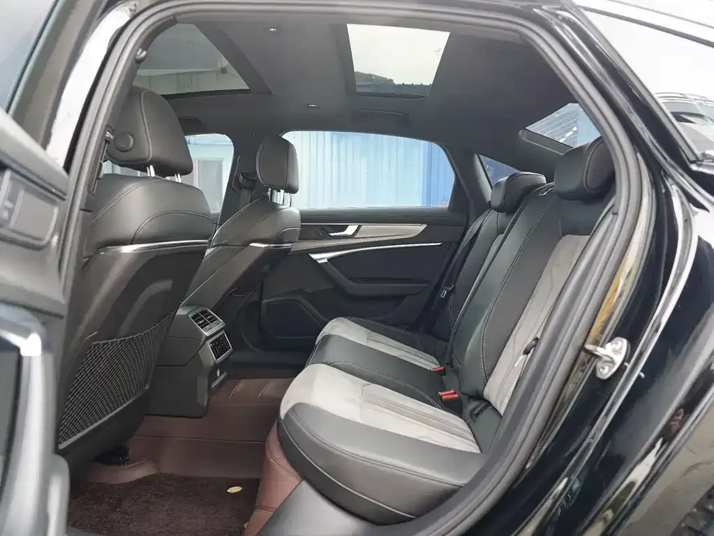 Audi A6L 2023 из CN, фото 6
