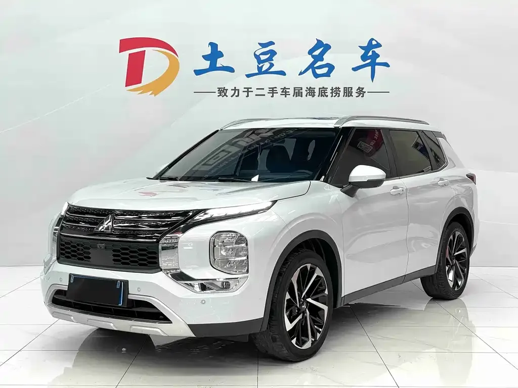 Mitsubishi Outlander 2023 из CN, фото 1
