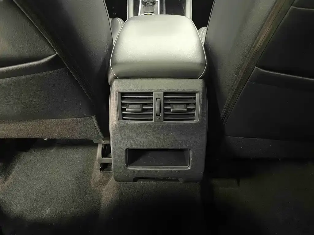 Mitsubishi Outlander 2023 из CN, фото 10