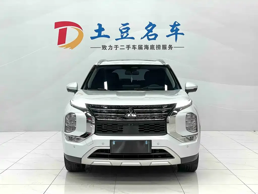 Mitsubishi Outlander 2023 из CN, фото 2