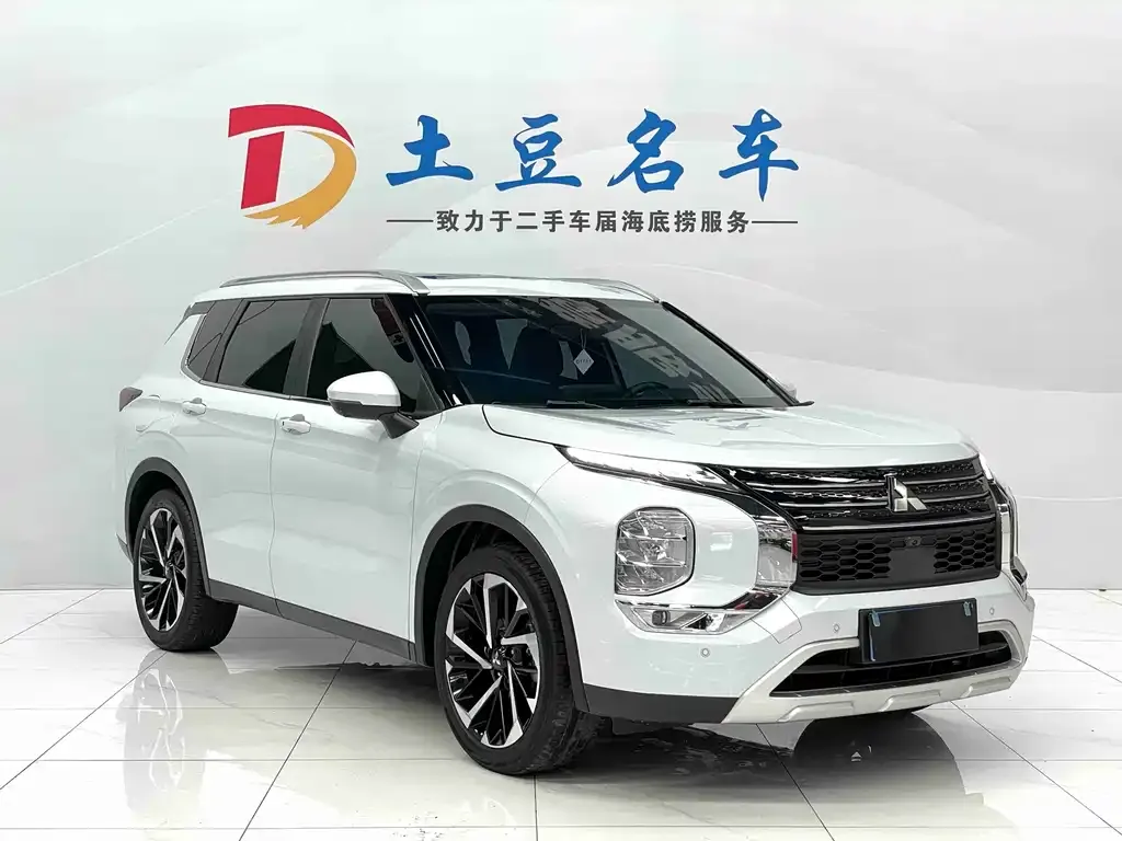 Mitsubishi Outlander 2023 из CN, фото 3