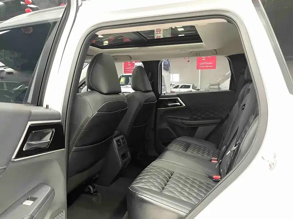 Mitsubishi Outlander 2023 из CN, фото 9