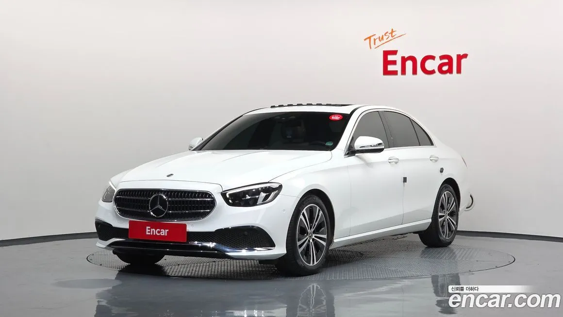 Mercedes-Benz E-Class — фото 1