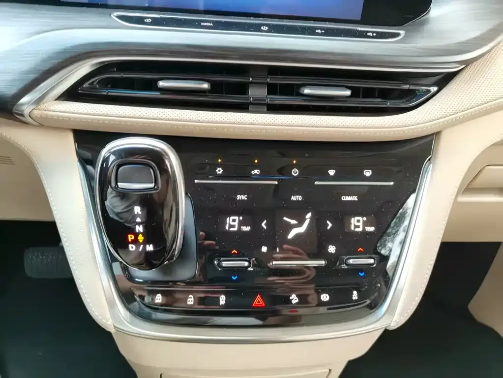Buick GL8 2024 из CN, фото 6