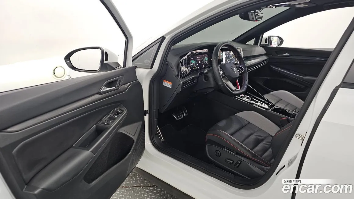 Volkswagen Golf 2024 из KR, фото 10