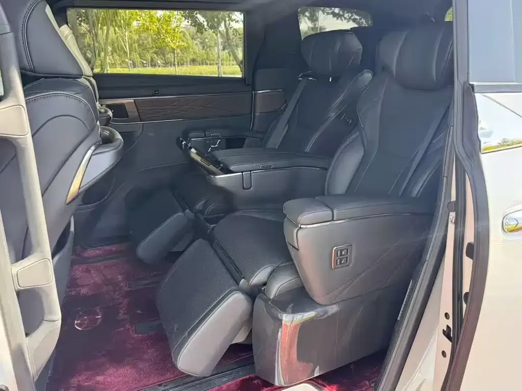 Toyota Alphard 2023 из CN, фото 8