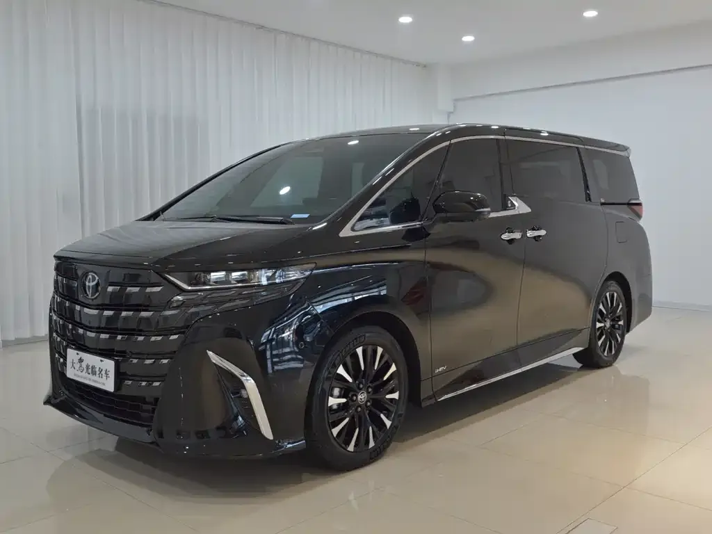 Toyota Alphard — фото 1