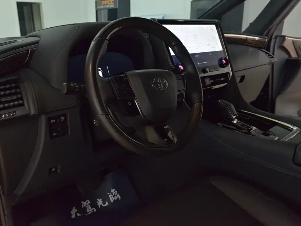 Toyota Alphard — фото 10