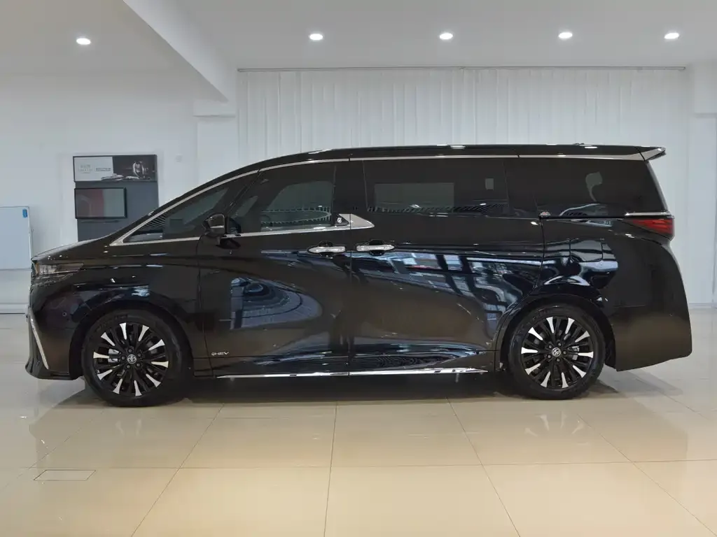 Toyota Alphard — фото 2