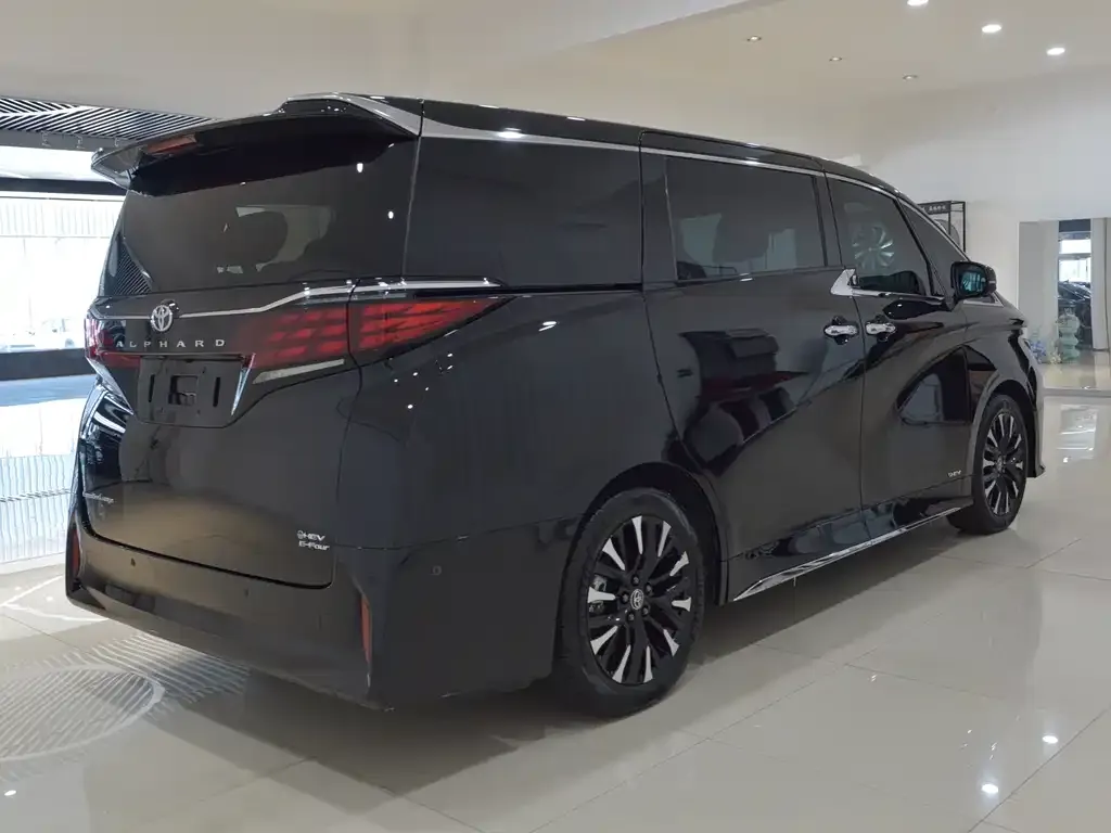Toyota Alphard — фото 5