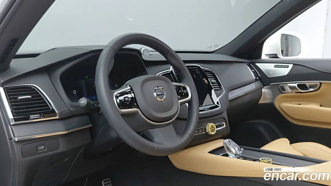 Volvo XC90 — фото 10