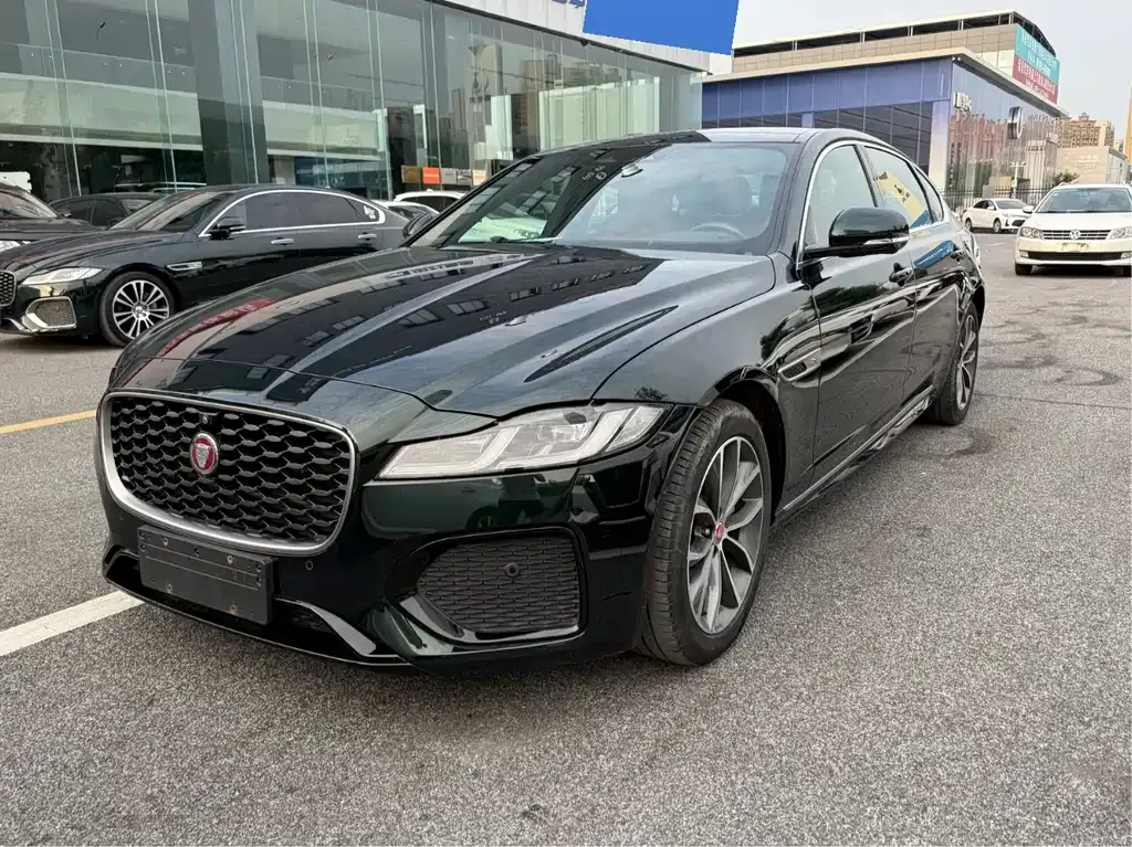 Jaguar XFL — фото 1