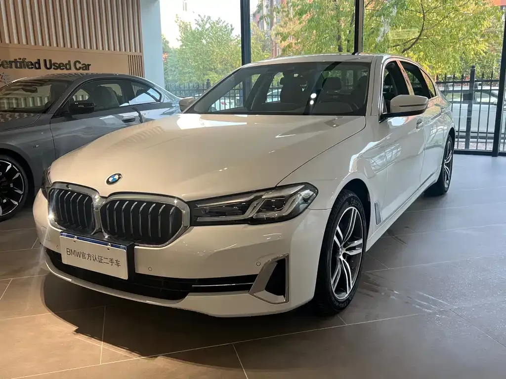 BMW 5 Series — фото 1
