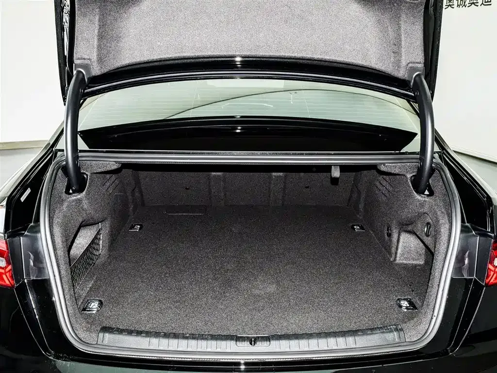 Audi A6L — фото 10