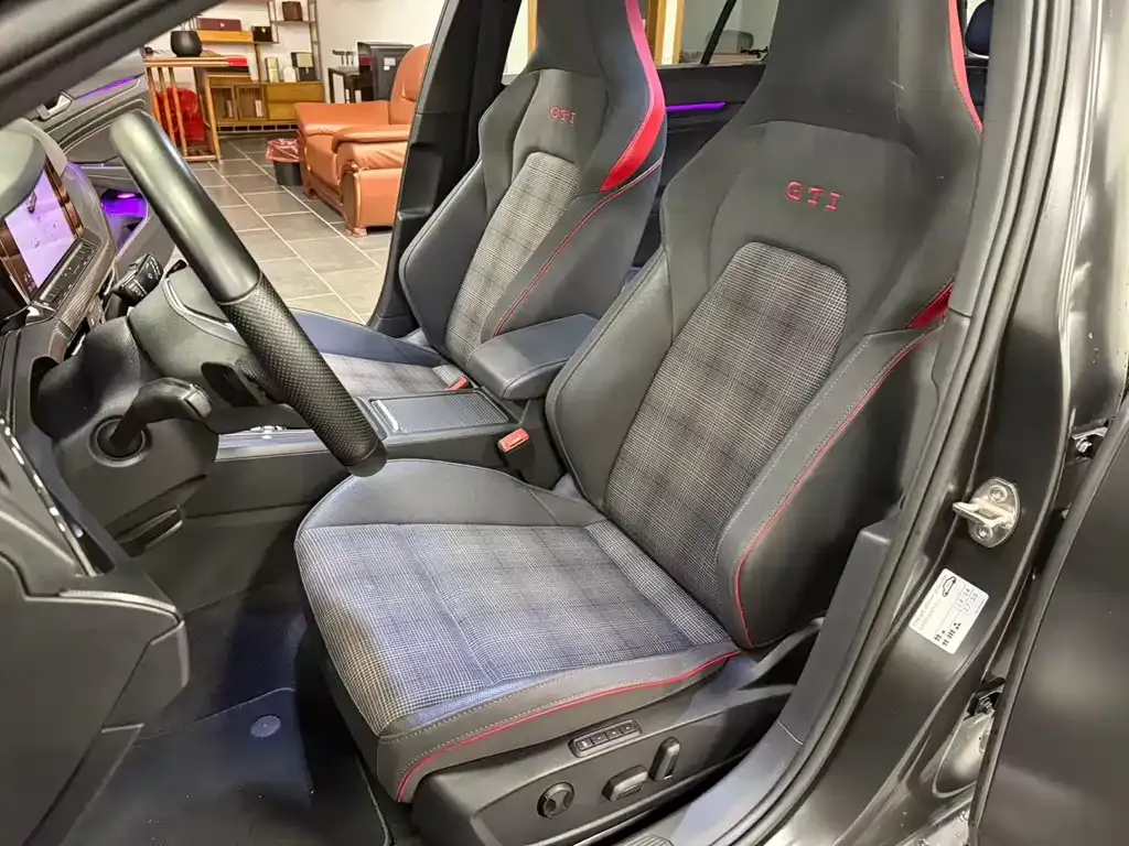 Volkswagen Golf GTI 2023 из CN, фото 8