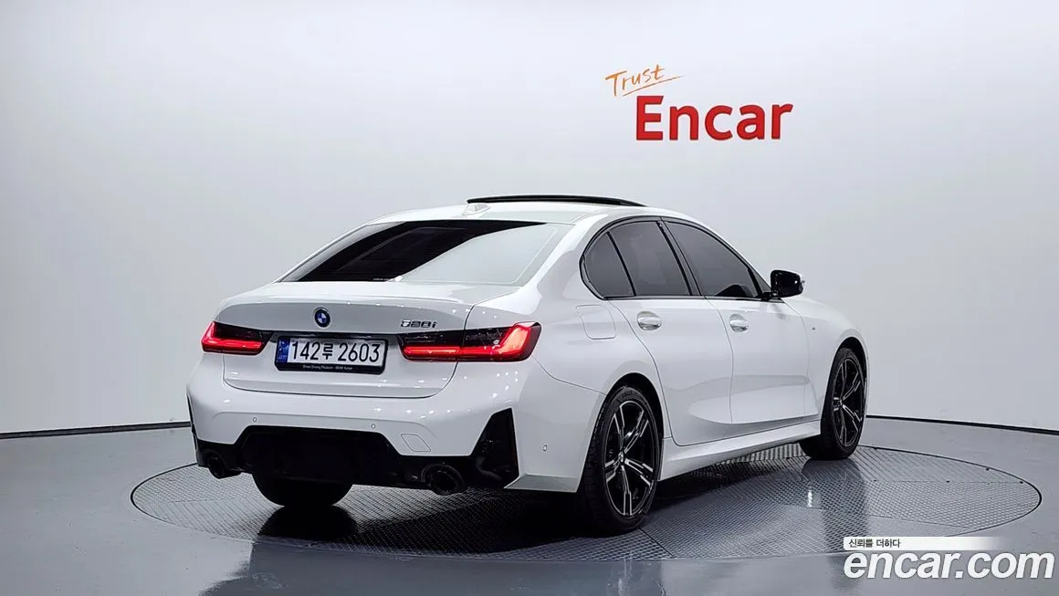 BMW 3-Series 2023 из KR, фото 2