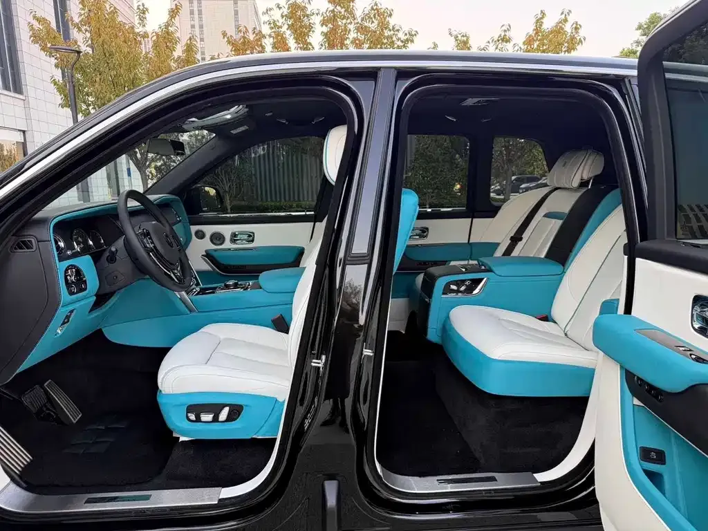 Rolls-Royce Cullinan 2023 из CN, фото 10