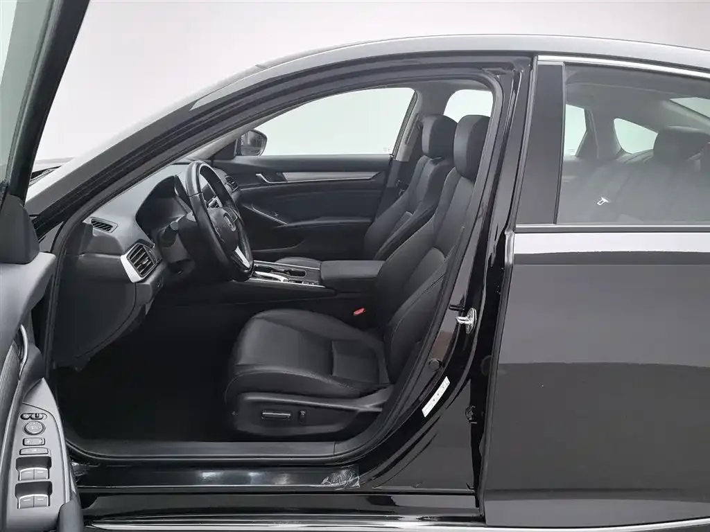 Honda Accord 2023 из CN, фото 10