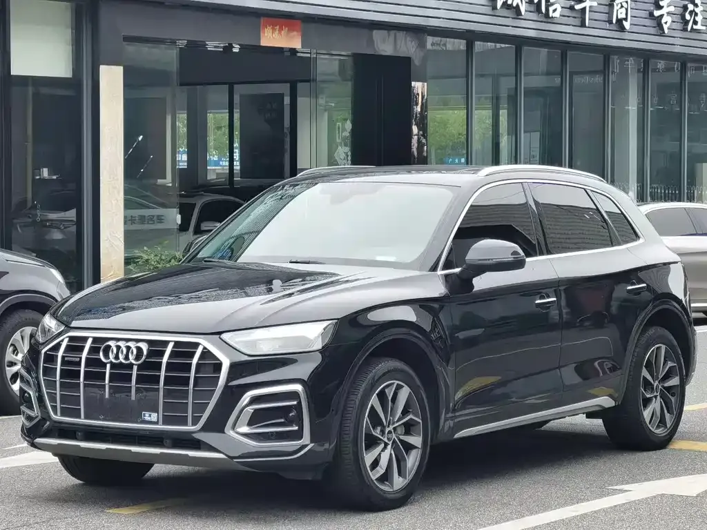 Audi Q5L — фото 1