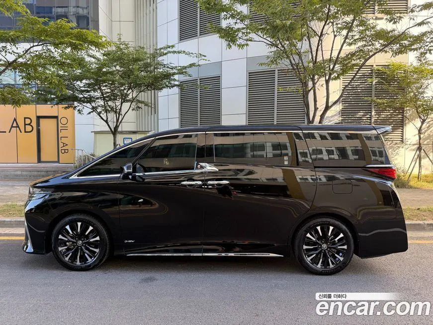 Toyota Alphard — фото 3