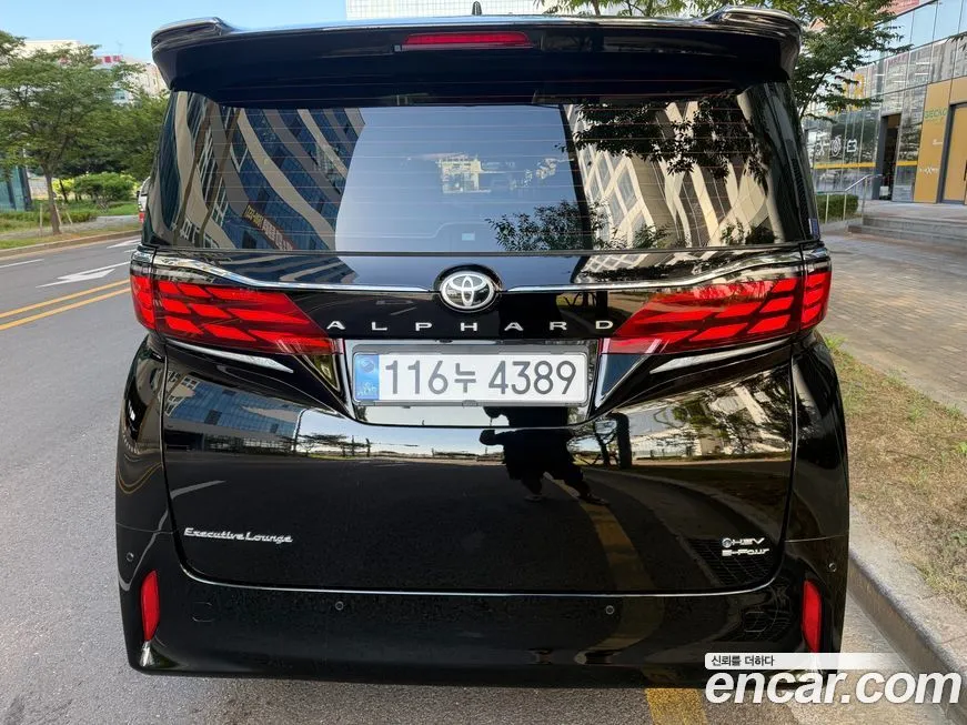 Toyota Alphard — фото 5