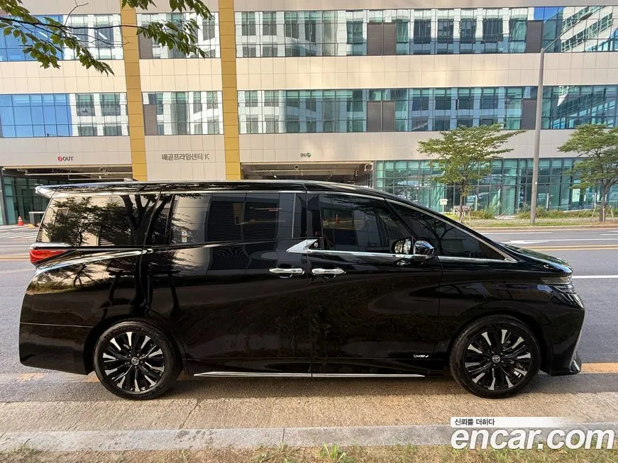 Toyota Alphard — фото 6