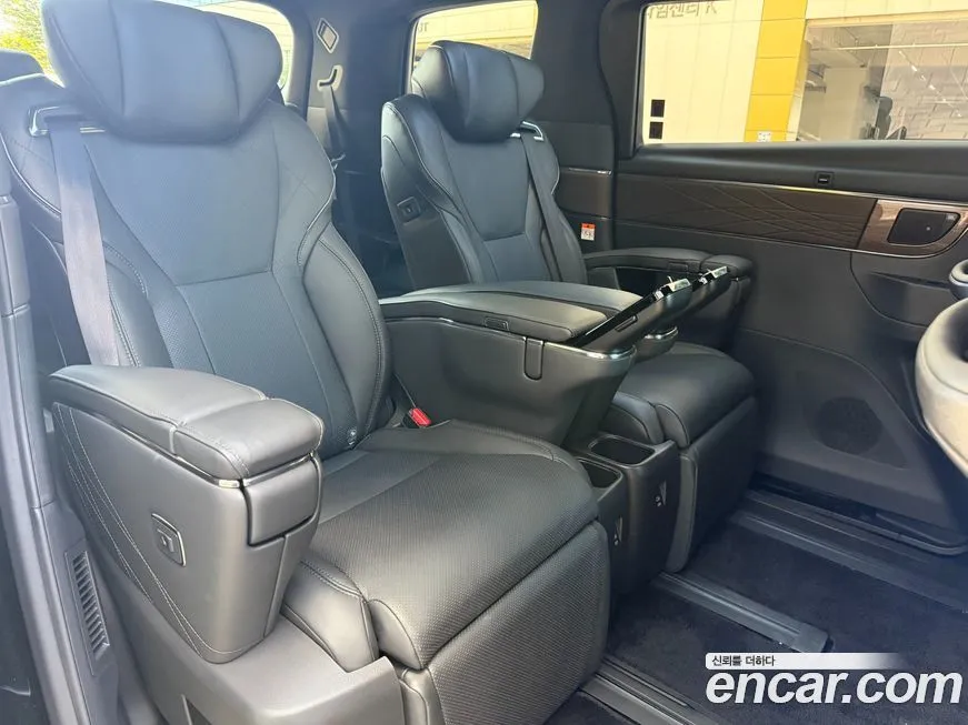 Toyota Alphard — фото 9