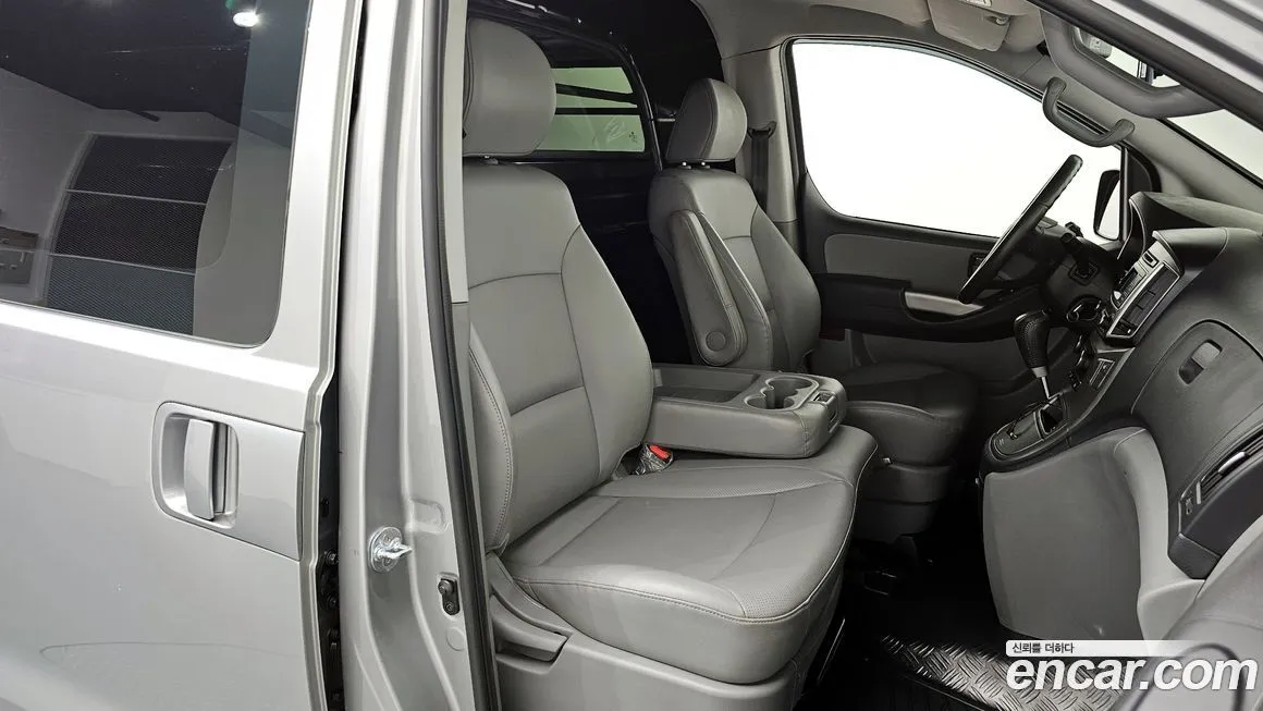 Hyundai Starex — фото 10