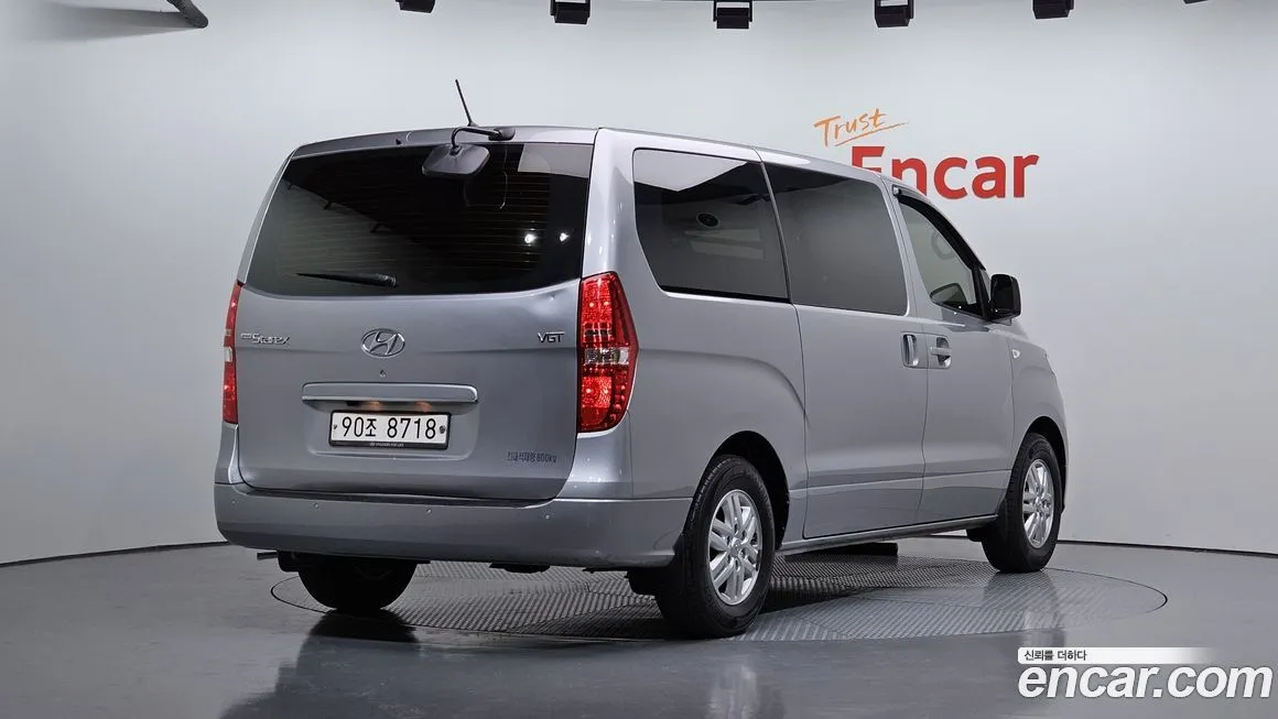 Hyundai Starex — фото 2